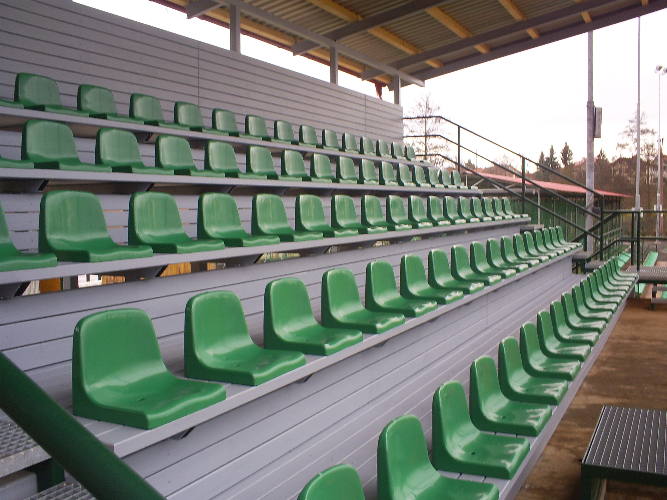 Výstavba nové VIP Tribuny na softballovém stadionu v ulici Plovárenská byla dokončena
